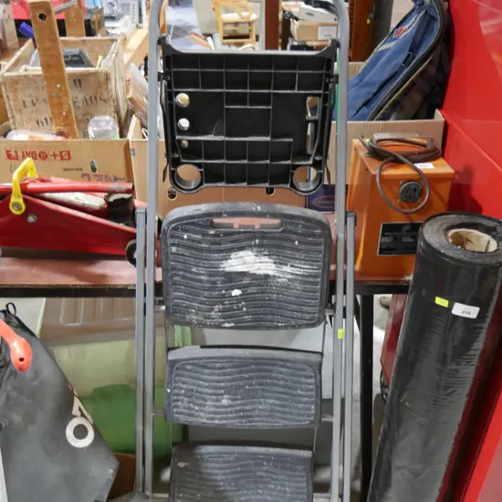 Step ladder