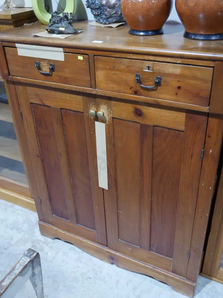 Sideboard Image 1++
