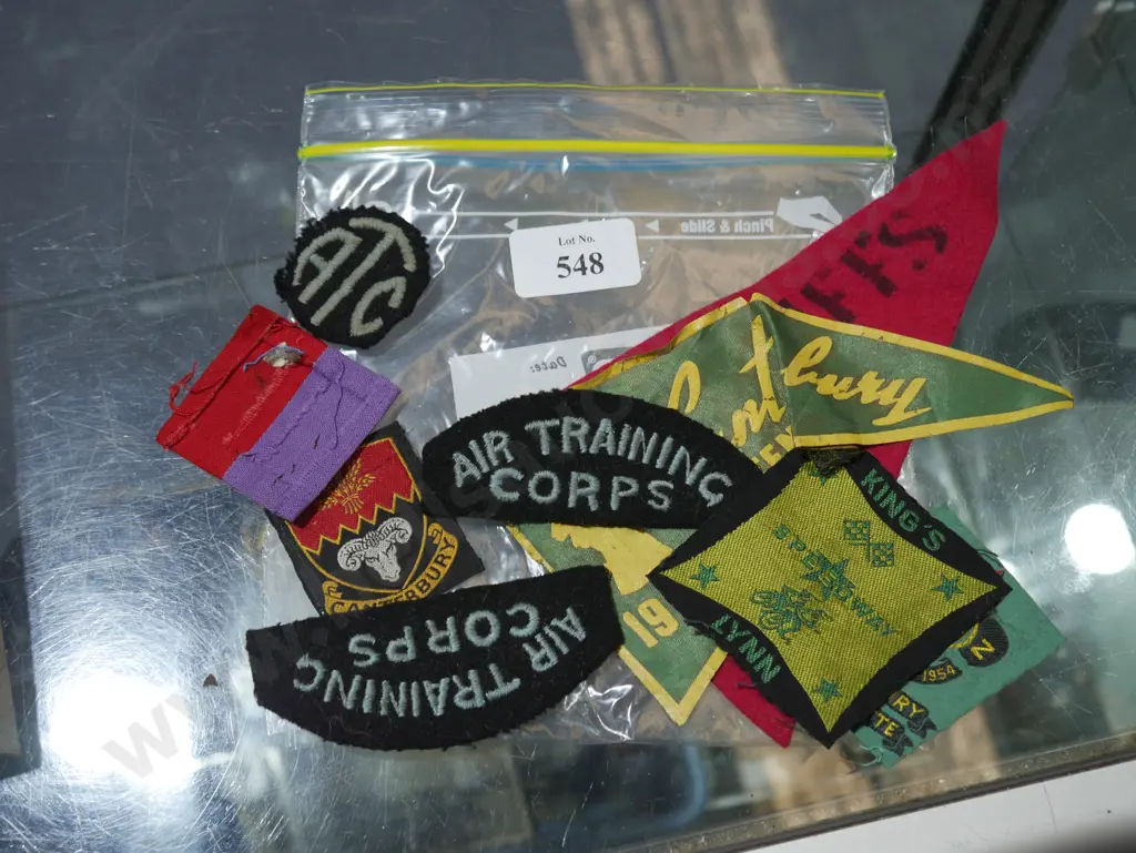Assorted badges Image 1++
