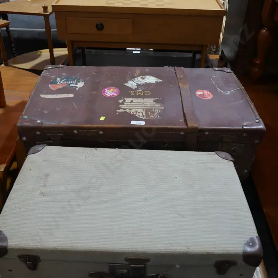 2 vintage suitcases