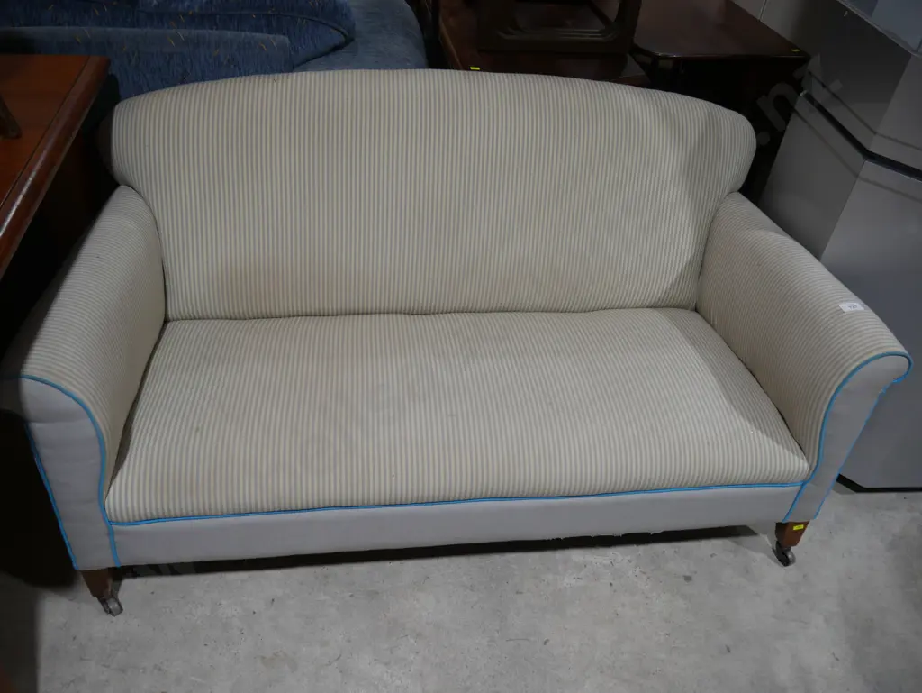 Sofa Image 1++