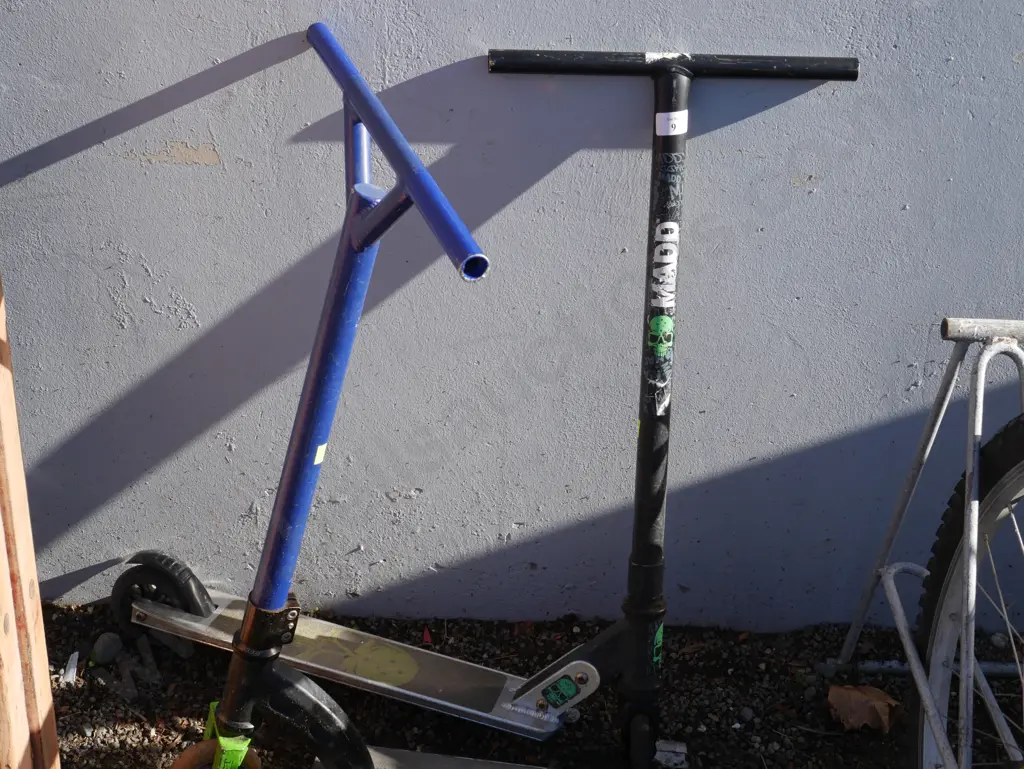 2 scooters Image 1++