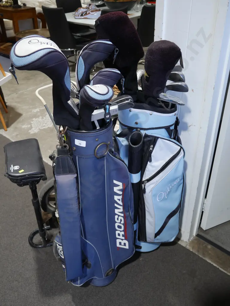 Golf clubs, bags and trundler Image 1++