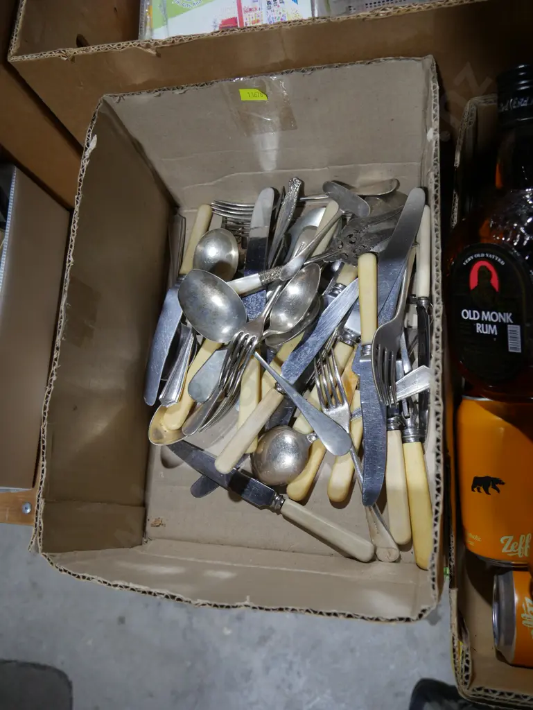 Assorted cutlery Image 1++