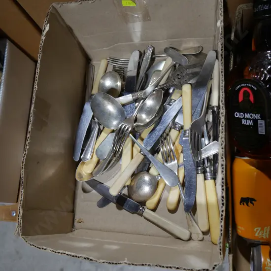 Assorted cutlery