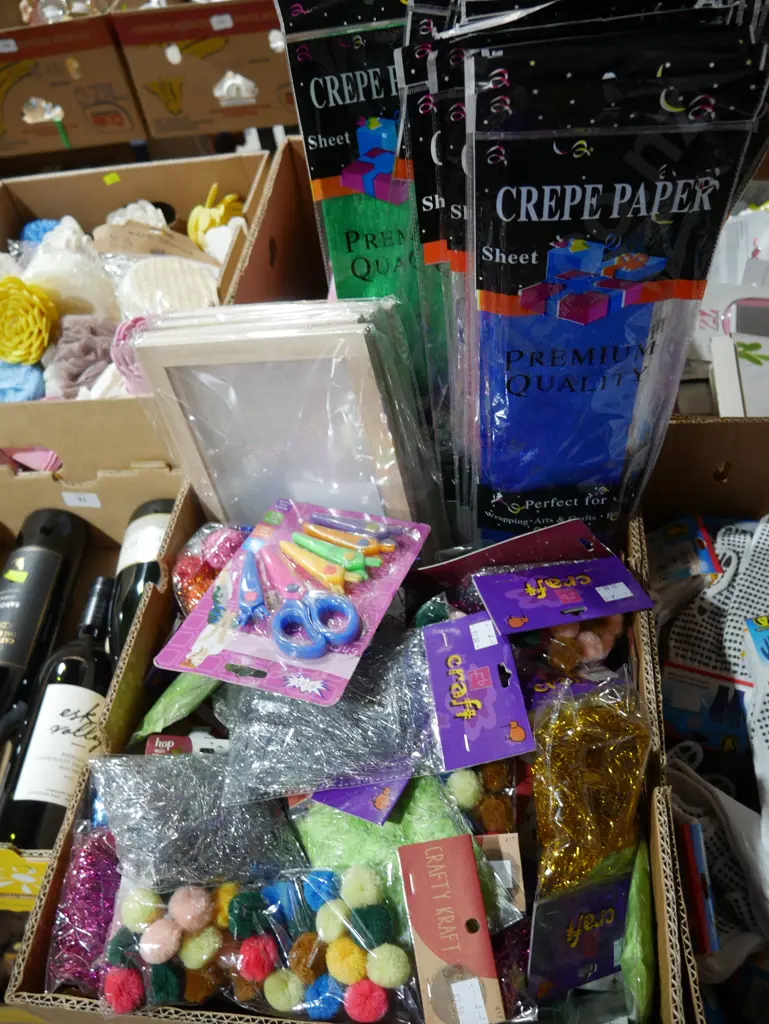 Assorted craft items Image 1++