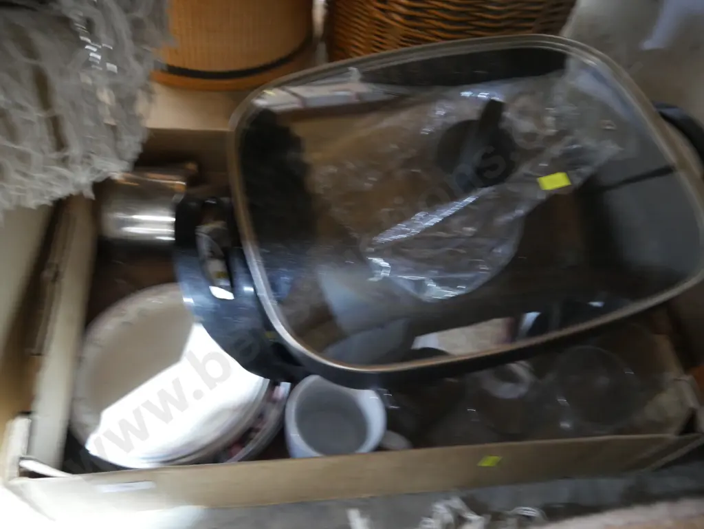 Electric frying pan, glassware etc Image 1++