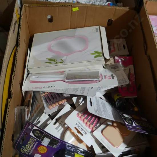 Assorted cosmetic items