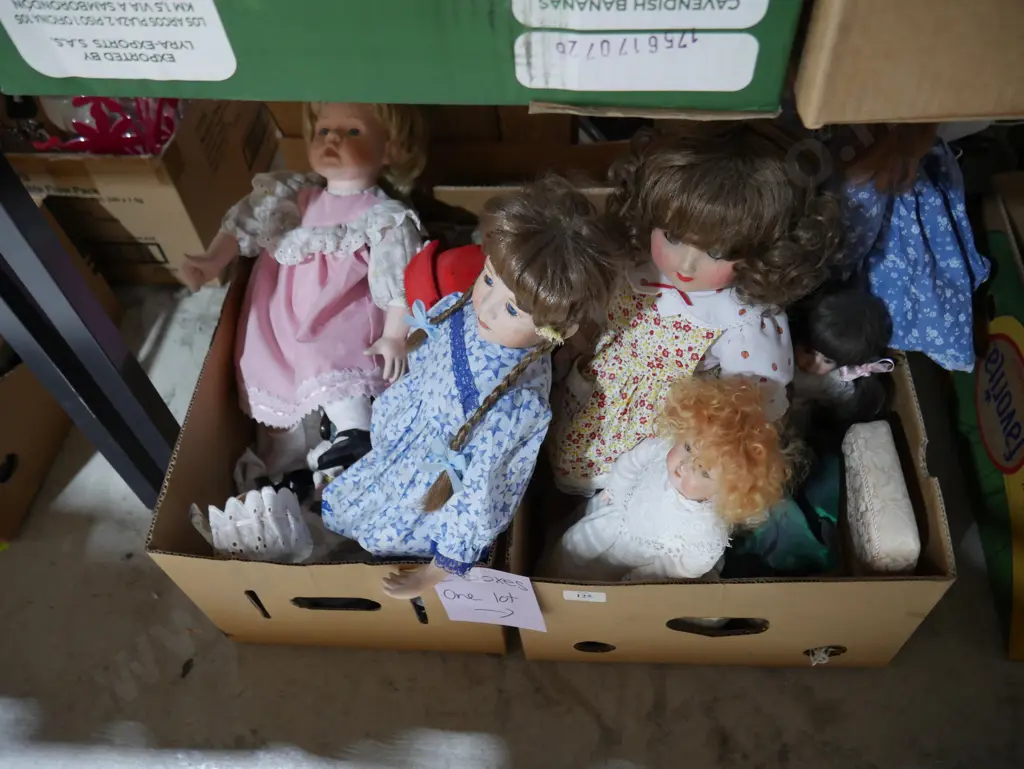 Assorted porcelain dolls etc Image 1++