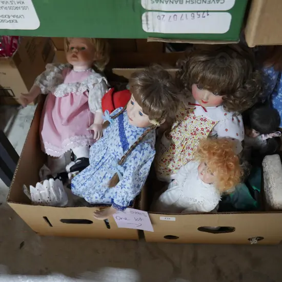 Assorted porcelain dolls etc