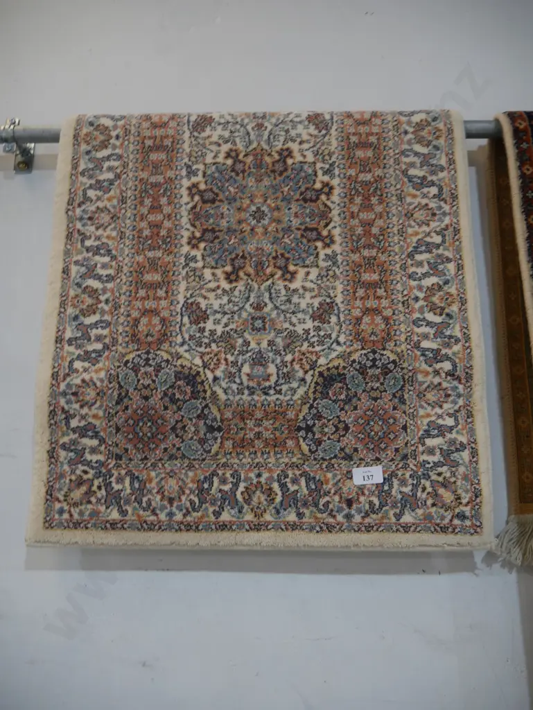 Small rug Image 1++