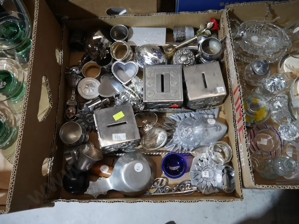 Assorted ornaments Image 1++