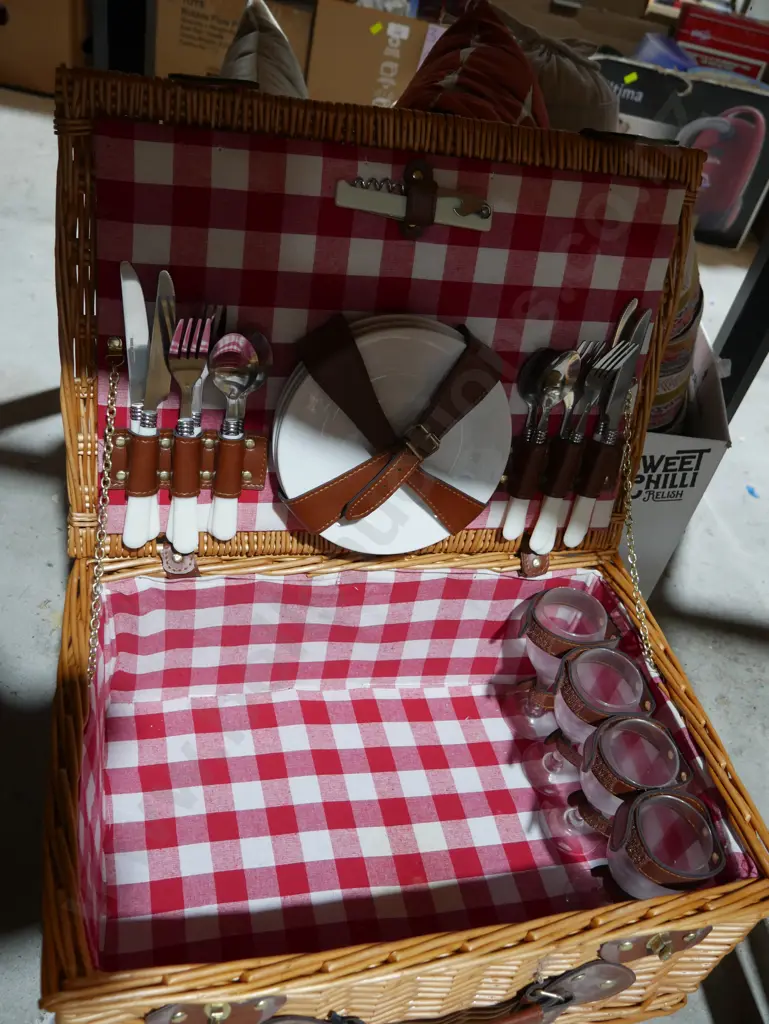 Picnic basket Image 1++