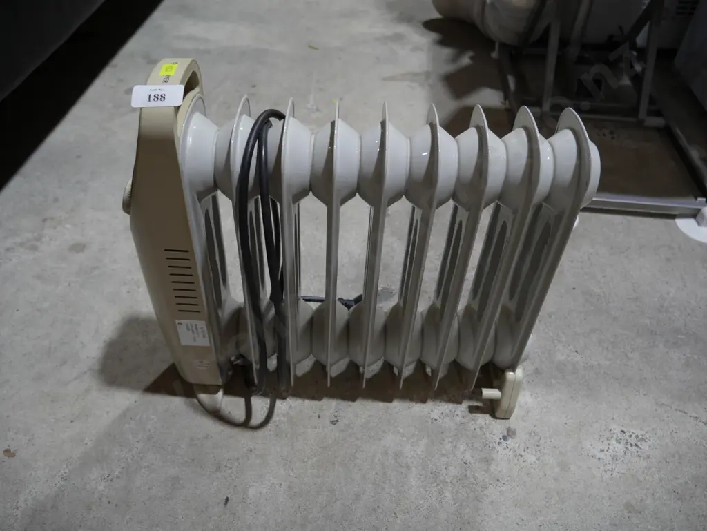 Goldair oil heater Image 1++