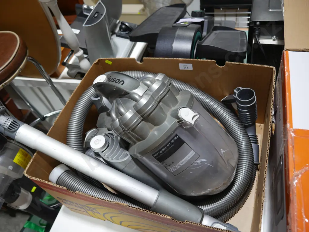 Dyson dc08 vacuum cleaner Image 1++
