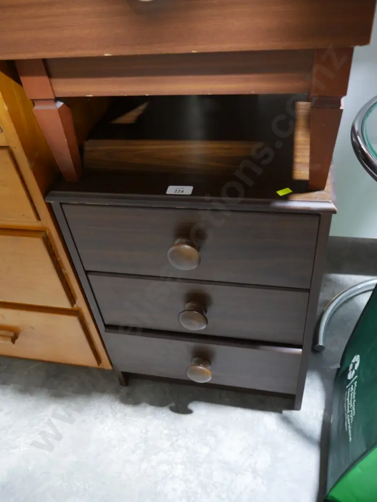 2 bedsides Image 1++