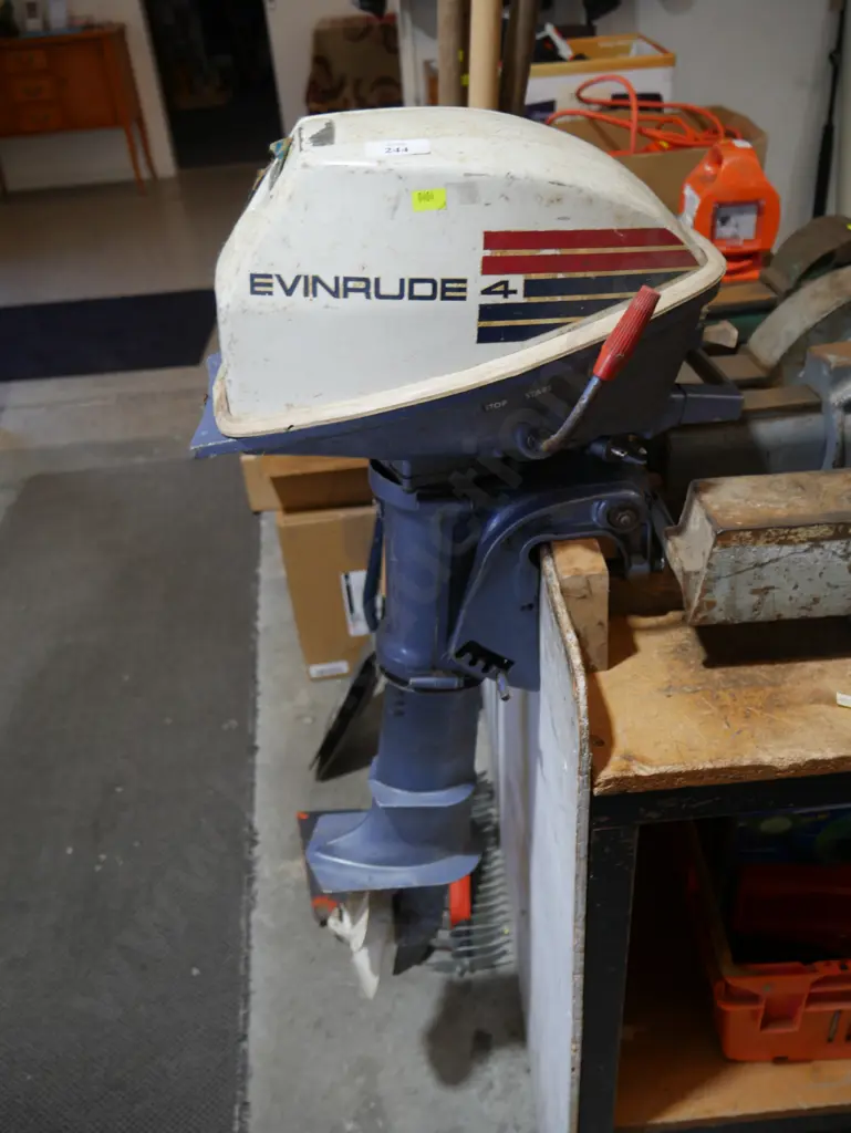 Evinrude 4 outboard motor Image 1++