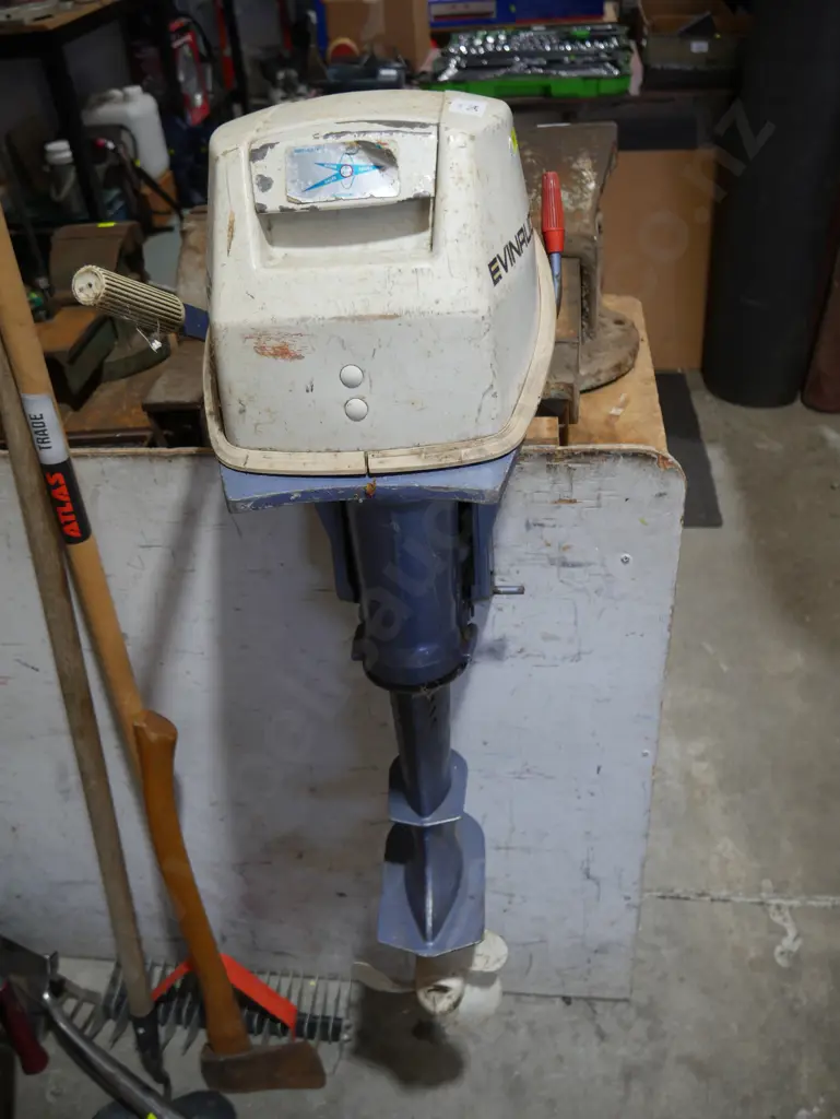 Evinrude 4 outboard motor Image 1++