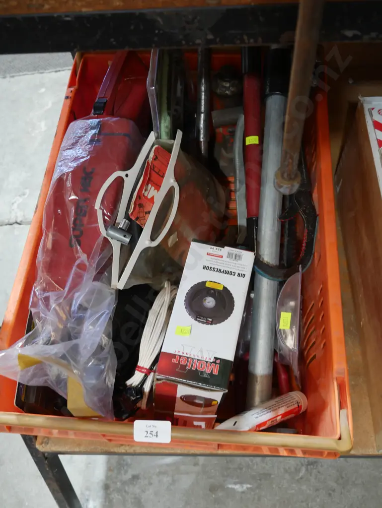 Assorted workshop sundries Image 1++