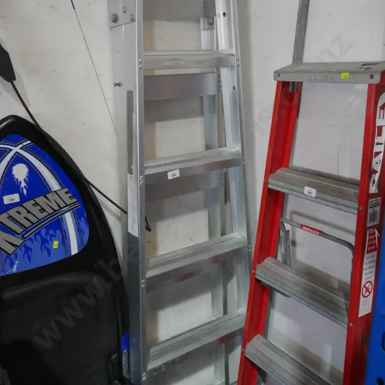 Aluminium ladder