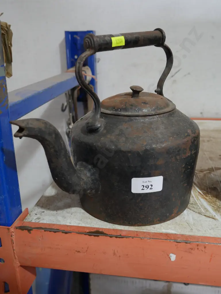 Cast iron kettle Image 1++