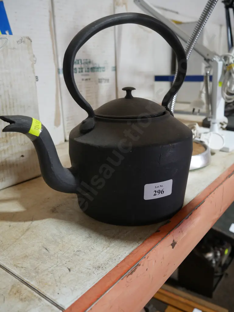 Cast iron kettle Image 1++