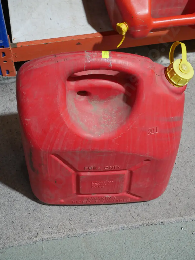 Petrol container Image 1++