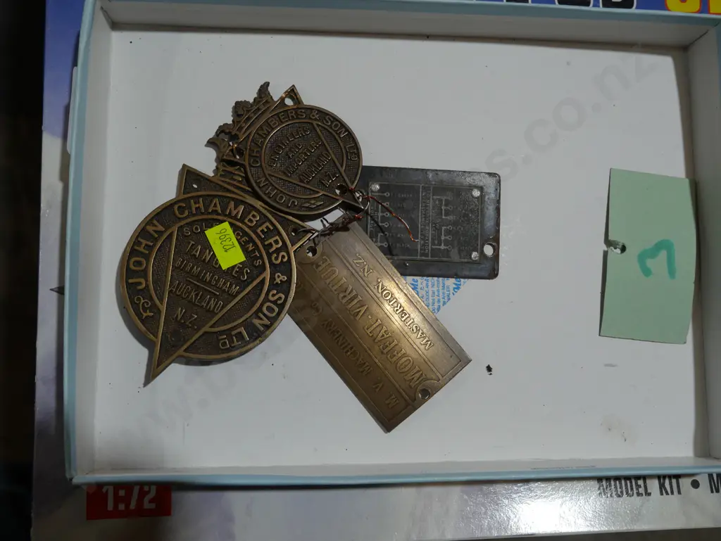 Small brass plaques Image 1++