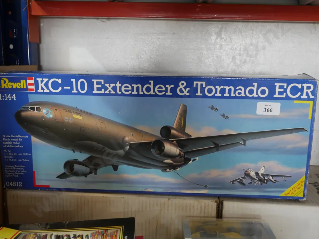 Model extender and tornado ecr Image 1++