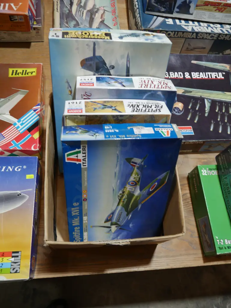 Assorted kitset models Image 1++