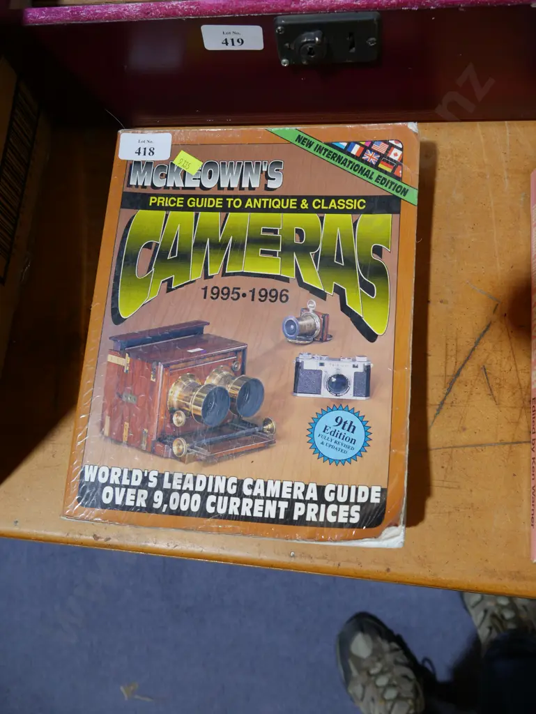 Book - cameras Image 1++