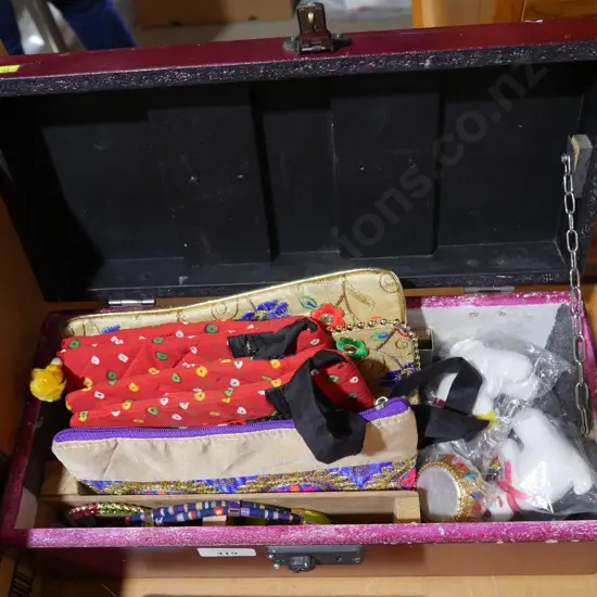 Costume jewellery, purses
