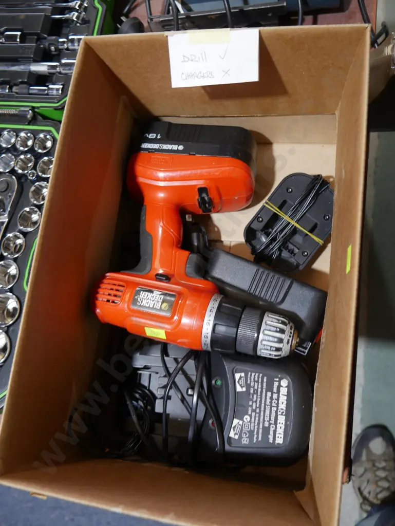 Black & Decker battery drill and charger Image 1++