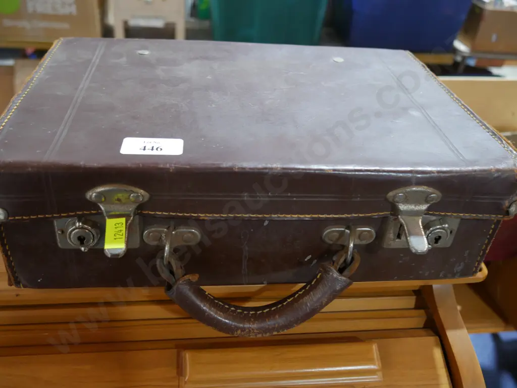 Small leather suitcase Image 1++