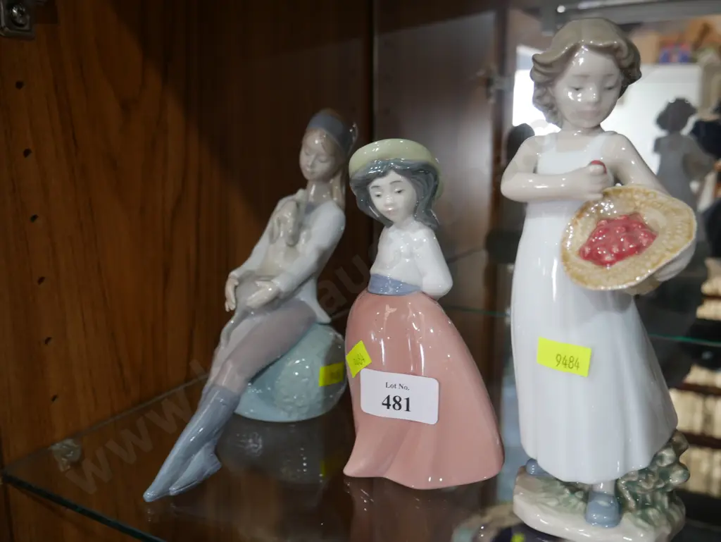 3 Nao ornaments Image 1++