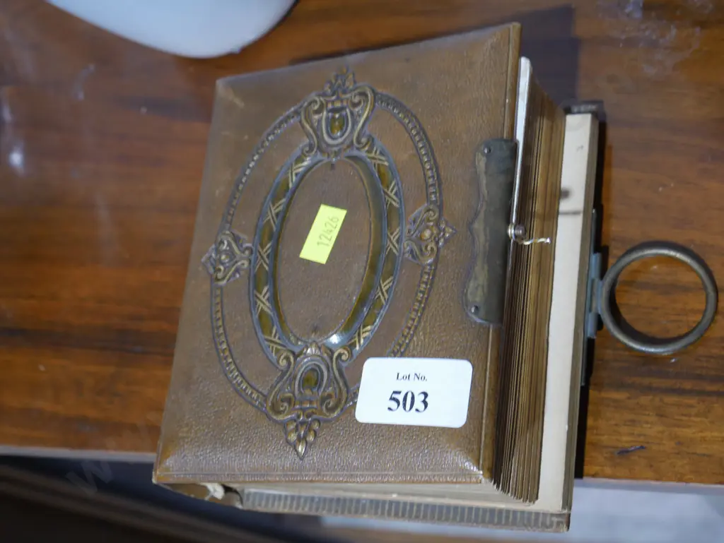 Victorian album with old photos Image 1++