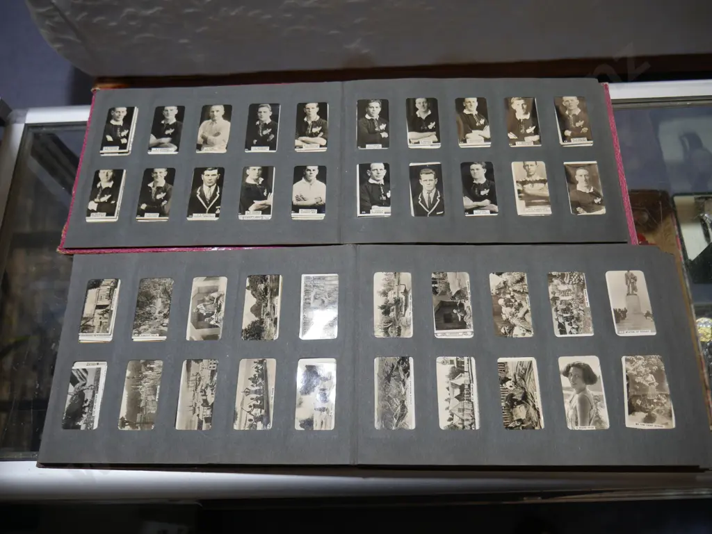 Two cigarette card albums Image 1++