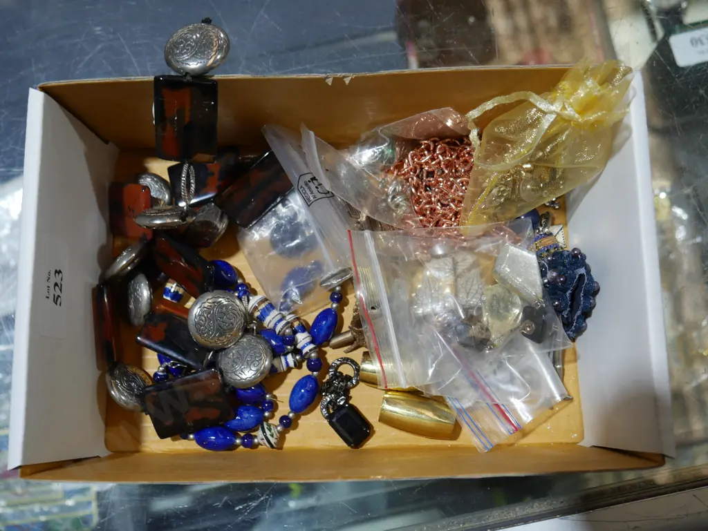 Costume jewellery Image 1++