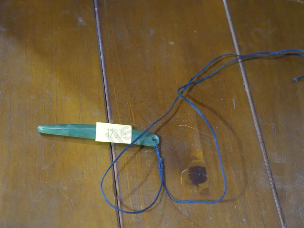 Greenstone pendant necklace Image 1++