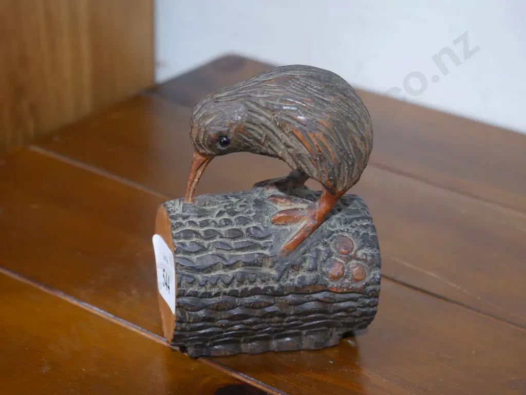 Carved kiwi by Wiremu kutuheri Image 1++