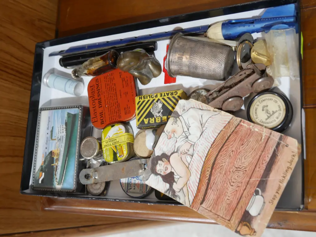 Assorted collectibles Image 1++