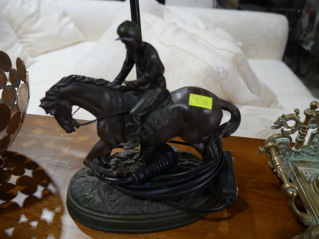 Equestrian table lamp Image 1++