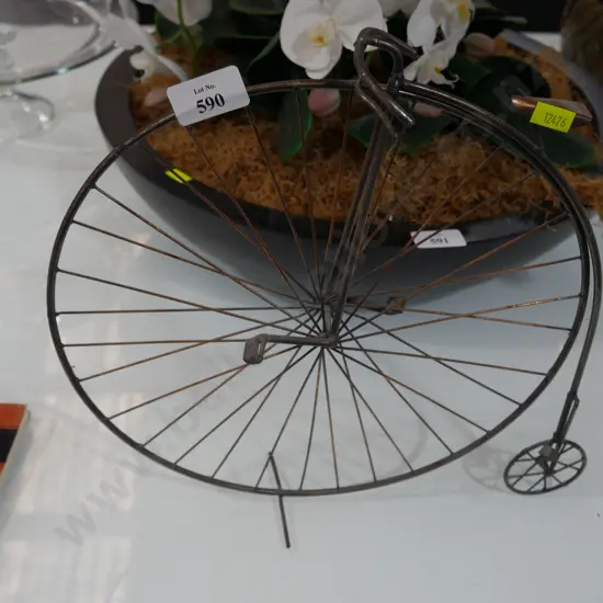 Metal wire bicycle ornament