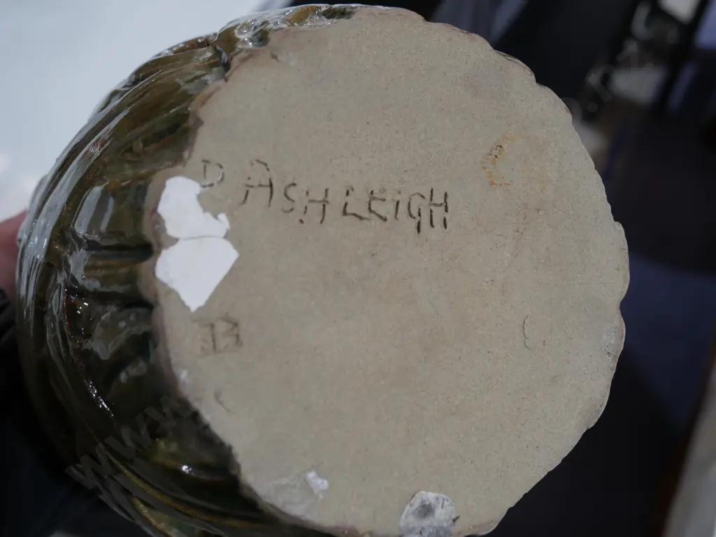 D. Ashleigh NZ pottery vase Image 1++