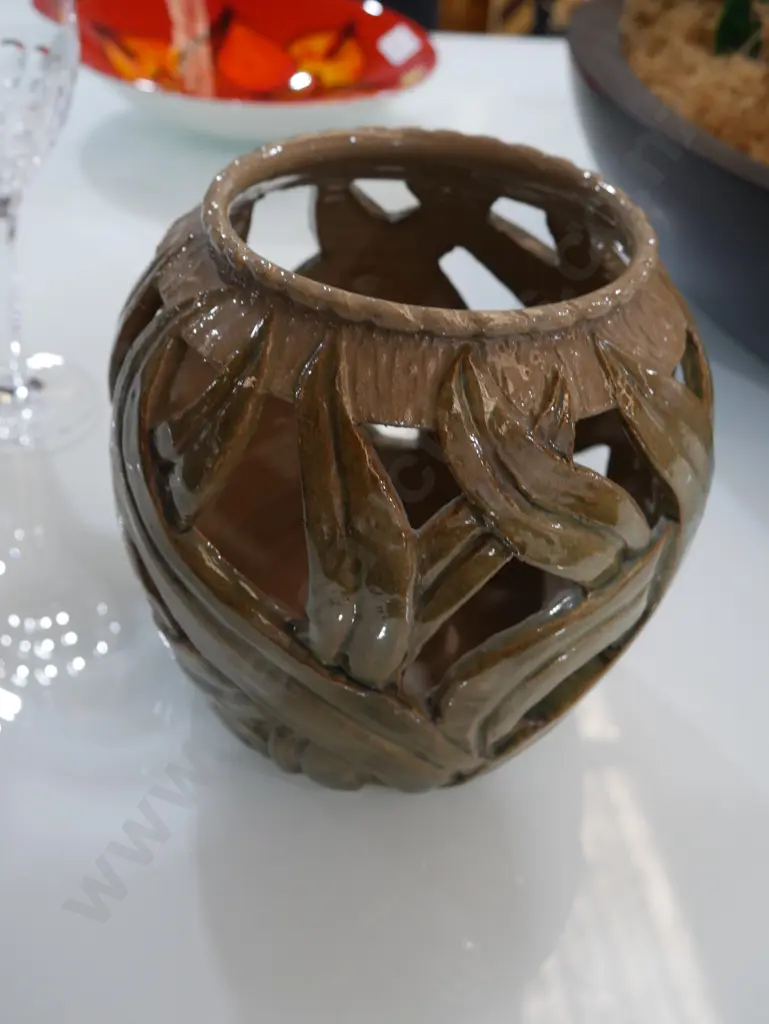 D. Ashleigh NZ pottery vase Image 1++