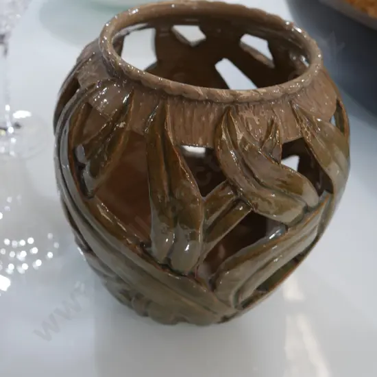 D. Ashleigh NZ pottery vase