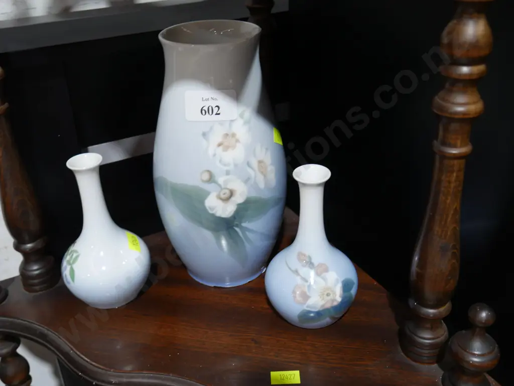 3 B&G vases Image 1++