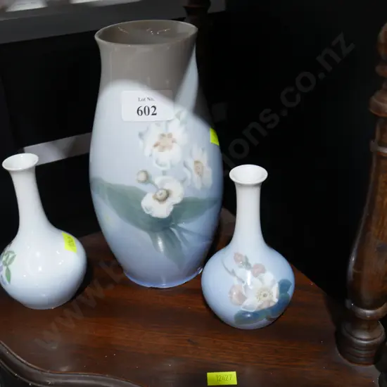 3 B&G vases
