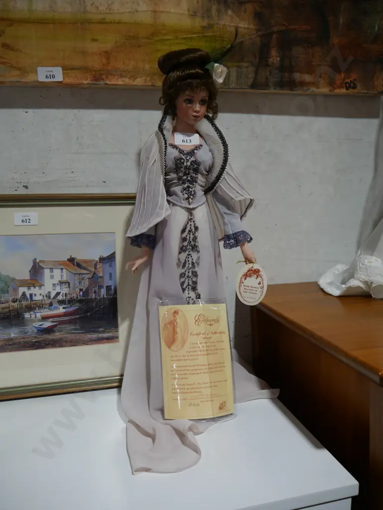 Molly Brown porcelain doll Image 1++
