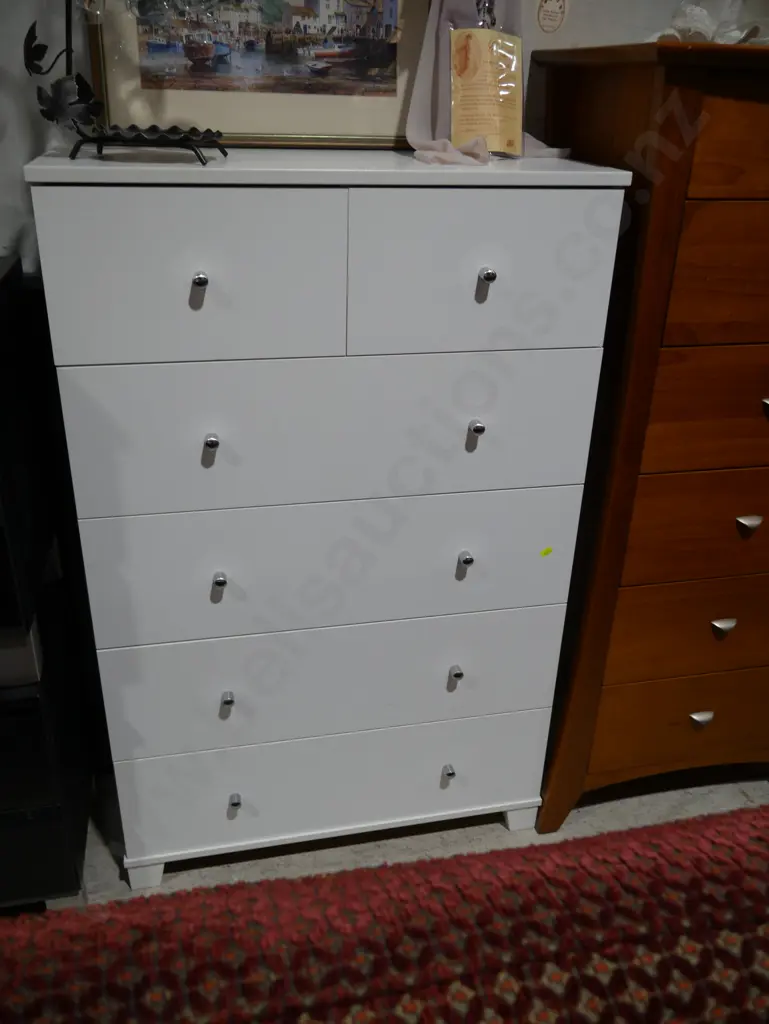 White chest of drawers Image 1++